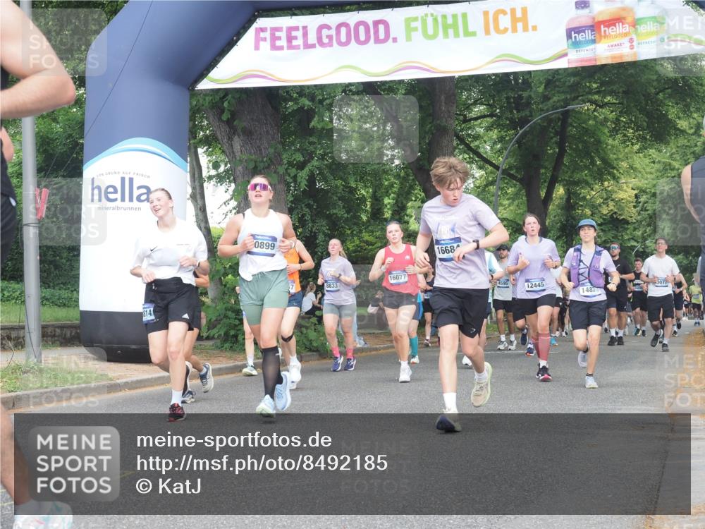 29.06.2025 - hella hamburg halbmarathon KatJ http://msf.ph/oto/8492185 29.06.2025 11:38:28 Zwischen KM18-KM19 4337, 6403, 6404 meine-sportfotos.de