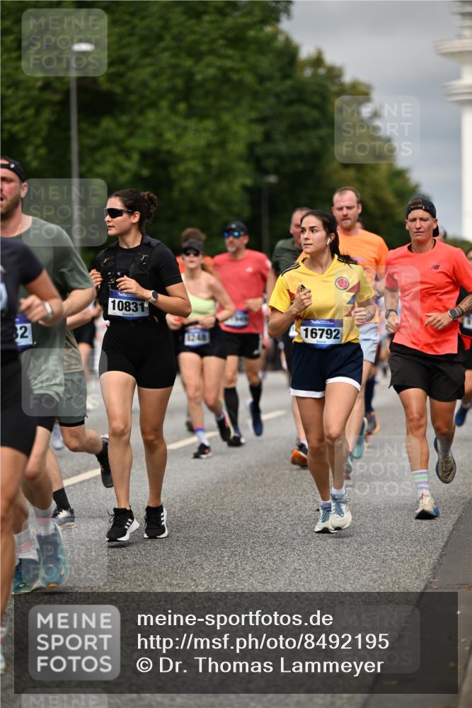 29.06.2025 - hella hamburg halbmarathon Dr. Thomas Lammeyer http://msf.ph/oto/8492195 29.06.2025 10:22:13 Kennedybrücke 1067, 1268, 1298, 1477, 1554, 1641, 1982, 2087, 2094, 2147, 2305, 2548, 3482, 3977, 4194, 4738, 4804, 5002, 5004, 5023, 5290, 5294, 6332, 7094, 7160, 7413, 7641, 7649, 7838, 7882, 7883, 8144, 8248, 9539, 9586, 9717, 9734, 9798, 9834, 9844, 10174, 10332, 10831, 10908, 10946, 11275, 11352 meine-sportfotos.de