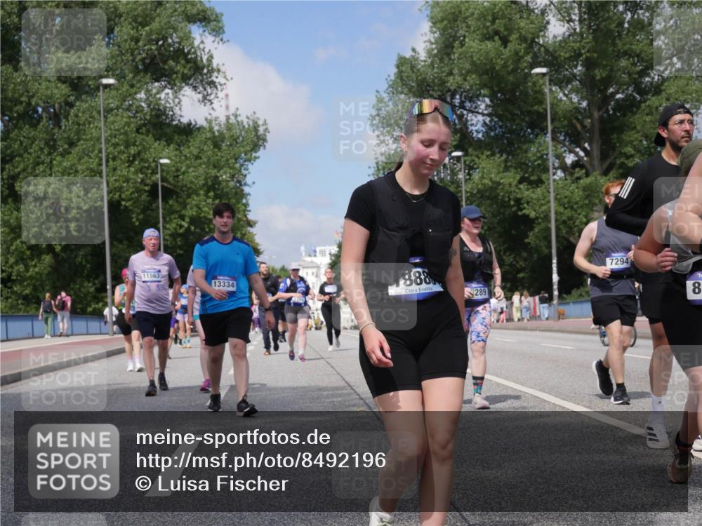 29.06.2025 - hella hamburg halbmarathon Luisa Fischer http://msf.ph/oto/8492196 29.06.2025 11:30:56 Kennedybrücke 11563, 13334, 888, 289, 7294, 8, 1384, 3084, 3556, 5542, 5864, 5865, 7294, 8178, 10802 meine-sportfotos.de
