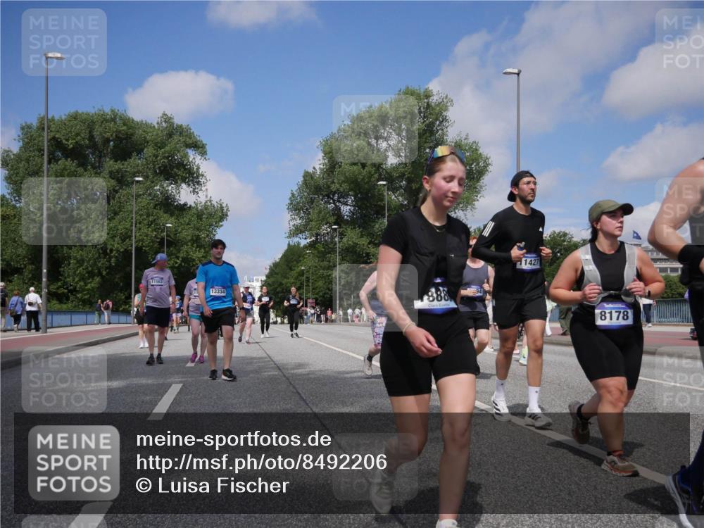 29.06.2025 - hella hamburg halbmarathon Luisa Fischer http://msf.ph/oto/8492206 29.06.2025 11:30:57 Kennedybrücke 11563, 13334, 888, 1427, 8178, 1384, 3556, 5864, 5865, 7294, 8178, 10802 meine-sportfotos.de
