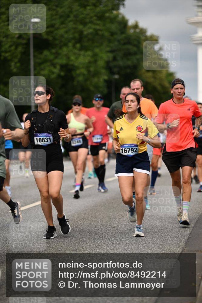 29.06.2025 - hella hamburg halbmarathon Dr. Thomas Lammeyer http://msf.ph/oto/8492214 29.06.2025 10:22:13 Kennedybrücke 1067, 1268, 1298, 1477, 1554, 1641, 1982, 2087, 2094, 2147, 2305, 2548, 3482, 3977, 4194, 4738, 4804, 5002, 5004, 5023, 5290, 5294, 6332, 7094, 7160, 7413, 7641, 7649, 7838, 7882, 7883, 8144, 8248, 9539, 9586, 9717, 9734, 9798, 9834, 9844, 10174, 10332, 10831, 10908, 10946, 11275, 11352 meine-sportfotos.de