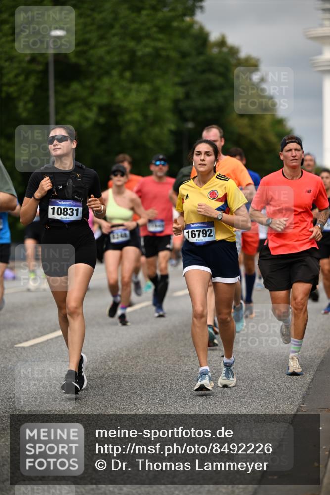 29.06.2025 - hella hamburg halbmarathon Dr. Thomas Lammeyer http://msf.ph/oto/8492226 29.06.2025 10:22:13 Kennedybrücke 1067, 1268, 1298, 1477, 1554, 1641, 1982, 2087, 2094, 2147, 2305, 2548, 3482, 3977, 4194, 4738, 4804, 5002, 5004, 5023, 5290, 5294, 6332, 7094, 7160, 7413, 7641, 7649, 7838, 7882, 7883, 8144, 8248, 9539, 9586, 9717, 9734, 9798, 9834, 9844, 10174, 10332, 10831, 10908, 10946, 11275, 11352 meine-sportfotos.de