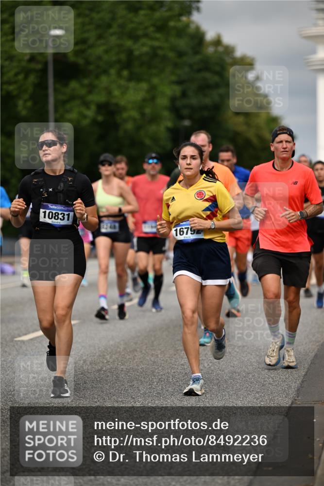29.06.2025 - hella hamburg halbmarathon Dr. Thomas Lammeyer http://msf.ph/oto/8492236 29.06.2025 10:22:13 Kennedybrücke 1067, 1268, 1298, 1477, 1554, 1641, 1982, 2087, 2094, 2147, 2305, 2548, 3482, 3977, 4194, 4738, 4804, 5002, 5004, 5023, 5290, 5294, 6332, 7094, 7160, 7413, 7641, 7649, 7838, 7882, 7883, 8144, 8248, 9539, 9586, 9717, 9734, 9798, 9834, 9844, 10174, 10332, 10831, 10908, 10946, 11275, 11352 meine-sportfotos.de