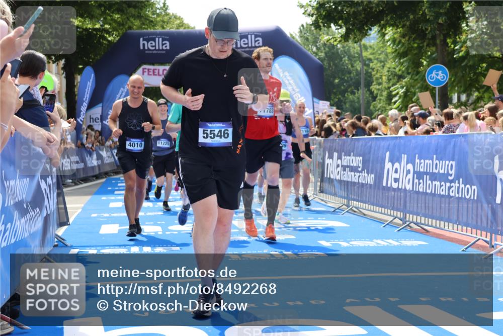 29.06.2025 - hella hamburg halbmarathon Strokosch-Dieckow http://msf.ph/oto/8492268 29.06.2025 11:30:59 Ziel 1890, 3765, 4008, 4010, 4365, 4570, 4605, 5546, 5581, 5825, 6573, 7531, 7535, 7705, 7816, 8187, 8625, 9883, 10203, 10393, 11225, 11362, 11462, 11783, 13910, 14013, 14191, 14301, 14494, 15739, 15789, 15853, 16001, 17118, 17706, 17889 meine-sportfotos.de