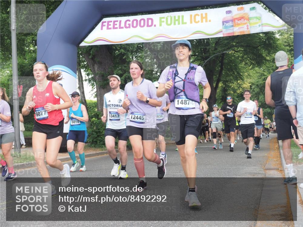 29.06.2025 - hella hamburg halbmarathon KatJ http://msf.ph/oto/8492292 29.06.2025 11:38:31 Zwischen KM18-KM19 3077, 3638, 4595, 5010 meine-sportfotos.de