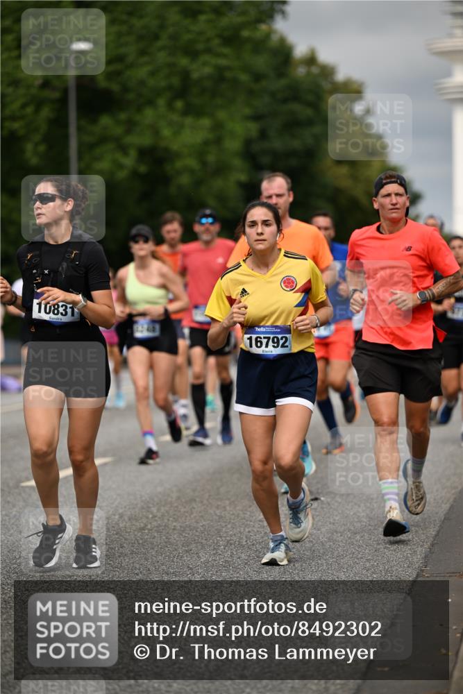 29.06.2025 - hella hamburg halbmarathon Dr. Thomas Lammeyer http://msf.ph/oto/8492302 29.06.2025 10:22:13 Kennedybrücke 1067, 1268, 1298, 1477, 1554, 1641, 1982, 2087, 2094, 2147, 2305, 2548, 3482, 3977, 4194, 4738, 4804, 5002, 5004, 5023, 5290, 5294, 6332, 7094, 7160, 7413, 7641, 7649, 7838, 7882, 7883, 8144, 8248, 9539, 9586, 9717, 9734, 9798, 9834, 9844, 10174, 10332, 10831, 10908, 10946, 11275, 11352 meine-sportfotos.de