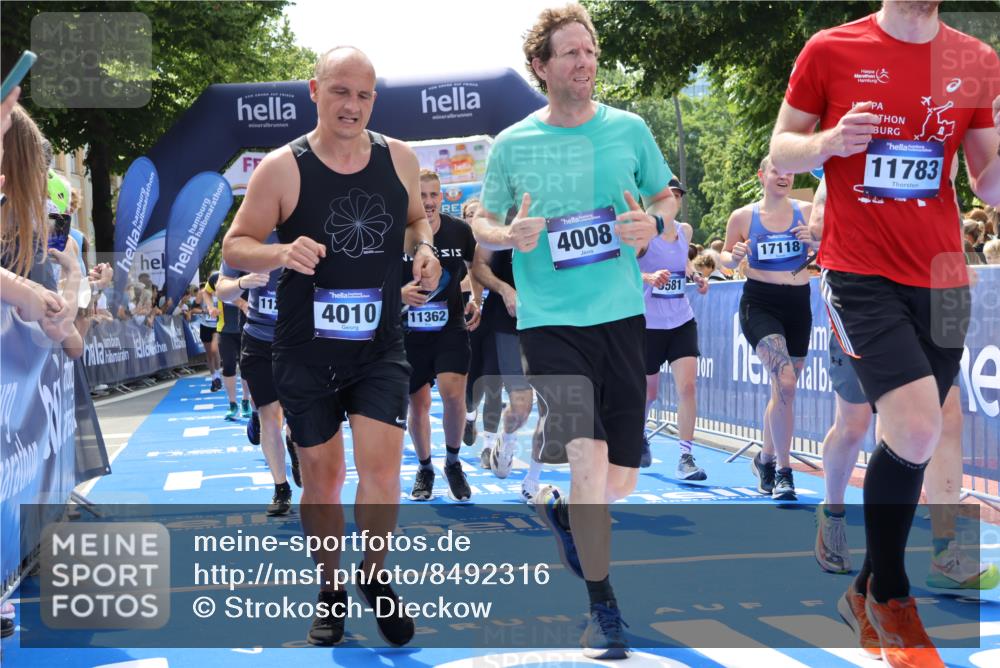 29.06.2025 - hella hamburg halbmarathon Strokosch-Dieckow http://msf.ph/oto/8492316 29.06.2025 11:31:00 Ziel 1890, 3765, 4008, 4010, 4365, 4570, 4605, 5546, 5581, 5825, 6573, 7531, 7535, 7705, 7816, 8187, 8625, 9010, 9883, 10203, 10393, 11225, 11362, 11462, 11783, 13910, 14013, 14191, 14301, 14494, 15739, 15789, 15853, 16001, 17118, 17706, 17889 meine-sportfotos.de