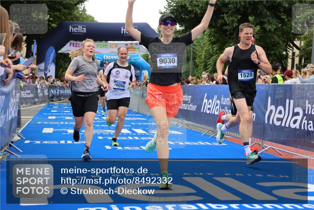 29.06.2025 - hella hamburg halbmarathon Strokosch-Dieckow http://msf.ph/oto/8492332 29.06.2025 10:44:57 Ziel 1171, 1424, 1520, 2098, 2890, 3917, 4425, 6266, 7709, 7843, 9030, 9710, 9720, 10741, 11688, 12161, 13919, 15334, 16058, 17381, 17382, 17406, 17544, 18055, 18631 meine-sportfotos.de