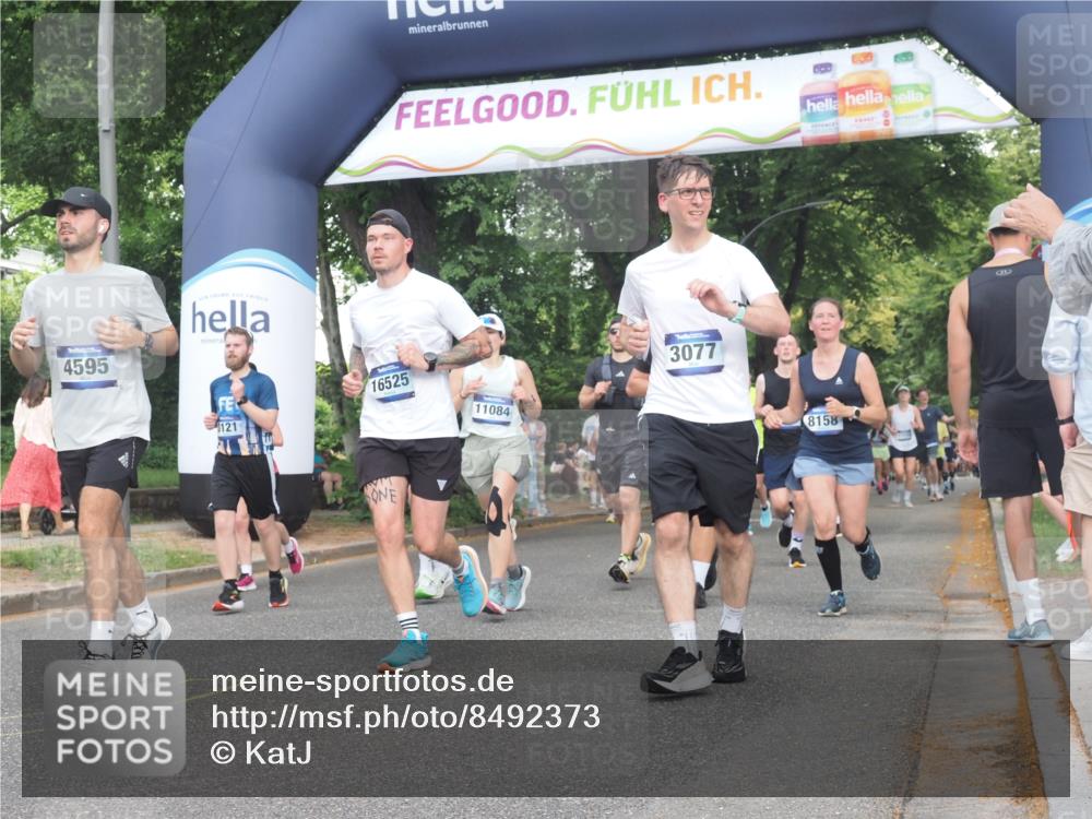 29.06.2025 - hella hamburg halbmarathon KatJ http://msf.ph/oto/8492373 29.06.2025 11:38:34 Zwischen KM18-KM19 2862, 2998, 3077, 3121, 3638, 4595, 5010, 7992, 8158 meine-sportfotos.de