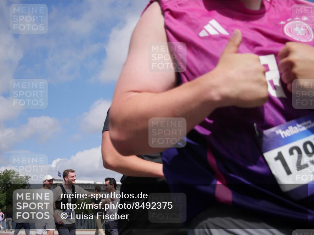 29.06.2025 - hella hamburg halbmarathon Luisa Fischer http://msf.ph/oto/8492375 29.06.2025 11:31:50 Kennedybrücke 13486, 129, 7079, 7103, 7606 meine-sportfotos.de