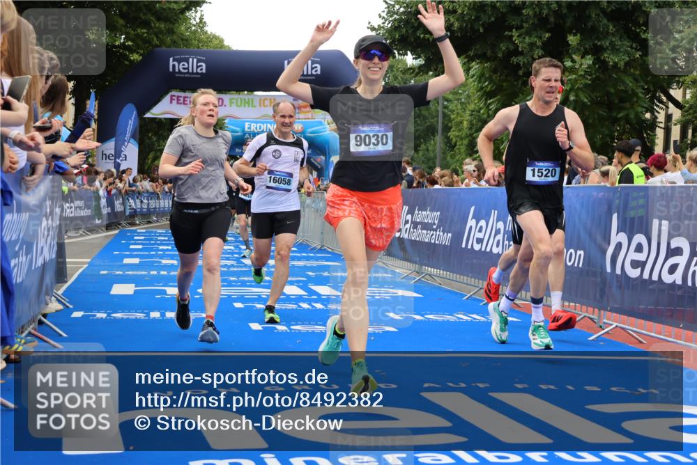 29.06.2025 - hella hamburg halbmarathon Strokosch-Dieckow http://msf.ph/oto/8492382 29.06.2025 10:44:57 Ziel 1171, 1424, 1520, 2098, 2890, 3917, 4425, 6266, 7709, 7843, 9030, 9710, 9720, 10741, 11688, 12161, 13919, 15334, 16058, 17381, 17382, 17406, 17544, 18055, 18631 meine-sportfotos.de