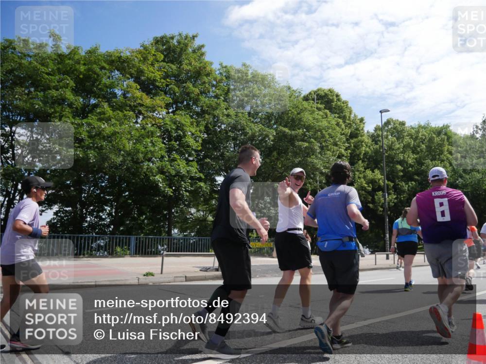 29.06.2025 - hella hamburg halbmarathon Luisa Fischer http://msf.ph/oto/8492394 29.06.2025 11:31:52 Kennedybrücke 7079, 7103, 7606, 9660 meine-sportfotos.de