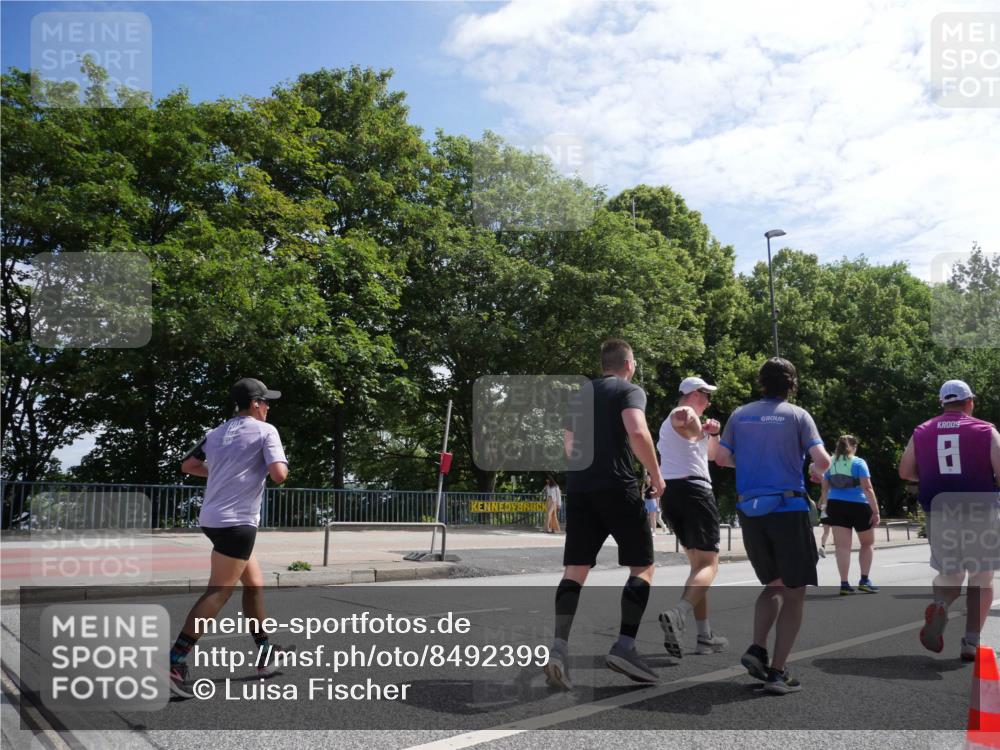 29.06.2025 - hella hamburg halbmarathon Luisa Fischer http://msf.ph/oto/8492399 29.06.2025 11:31:53 Kennedybrücke 3767, 7079, 7103, 7606, 9660 meine-sportfotos.de