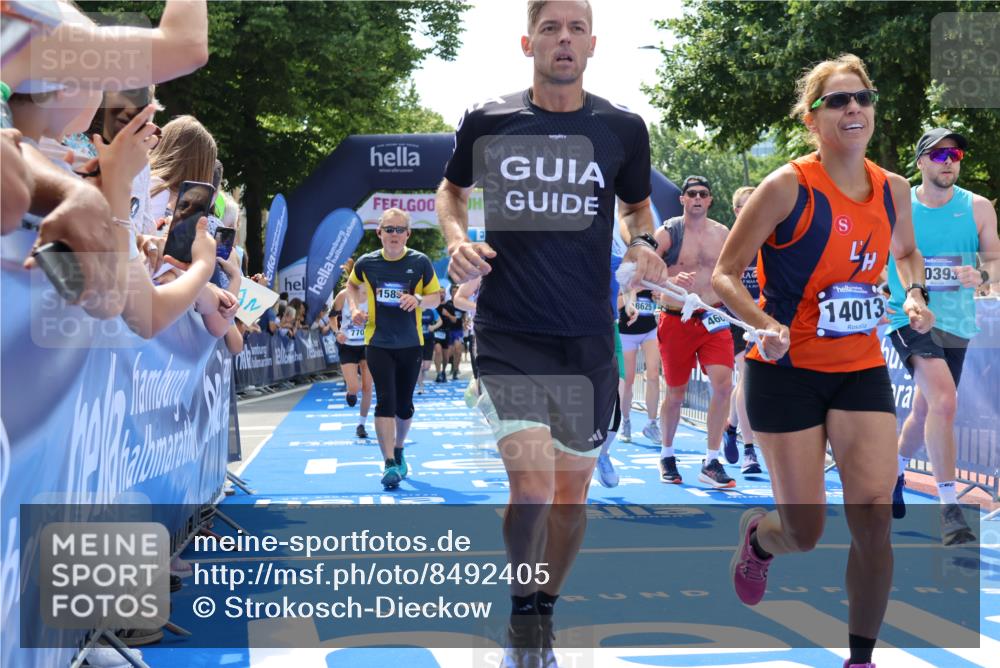 29.06.2025 - hella hamburg halbmarathon Strokosch-Dieckow http://msf.ph/oto/8492405 29.06.2025 11:31:03 Ziel 3765, 4008, 4010, 4162, 4365, 4570, 4605, 5546, 5581, 6573, 7531, 7535, 7705, 7816, 8388, 8625, 9010, 9448, 10203, 10393, 11225, 11362, 11462, 11783, 12936, 14013, 14191, 14301, 15739, 15789, 15853, 16001, 17118, 17889 meine-sportfotos.de