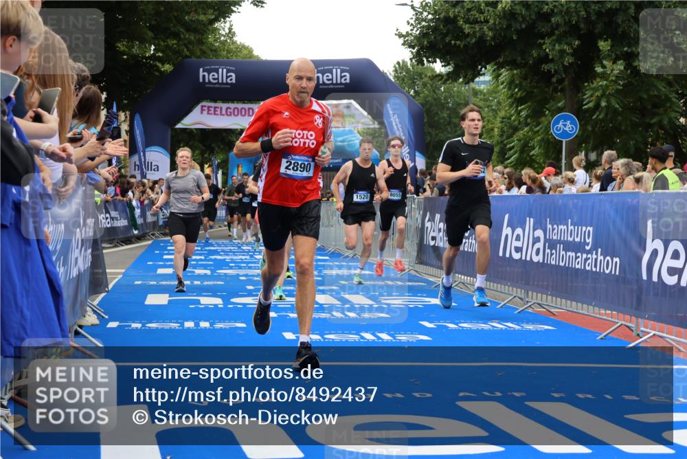 29.06.2025 - hella hamburg halbmarathon Strokosch-Dieckow http://msf.ph/oto/8492437 29.06.2025 10:44:56 Ziel 1171, 1424, 1520, 2098, 2890, 3098, 4425, 6266, 7056, 7167, 7709, 7843, 9030, 9720, 10741, 11688, 12161, 15334, 16058, 17381, 17382, 17406, 17544, 18055, 18631, 19210 meine-sportfotos.de