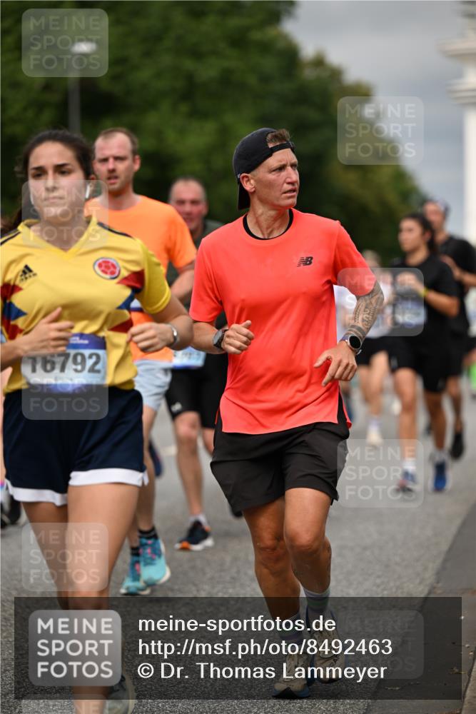 29.06.2025 - hella hamburg halbmarathon Dr. Thomas Lammeyer http://msf.ph/oto/8492463 29.06.2025 10:22:15 Kennedybrücke 1067, 1268, 1298, 1477, 1554, 1641, 1982, 2087, 2147, 2305, 2548, 2634, 3482, 3977, 4194, 4738, 4804, 5002, 5004, 5023, 5290, 5294, 6332, 7094, 7160, 7413, 7641, 7649, 7838, 7882, 7883, 8144, 8248, 9539, 9586, 9717, 9734, 9798, 9834, 9844, 10174, 10332, 10831, 10908, 10946, 11275, 11352 meine-sportfotos.de