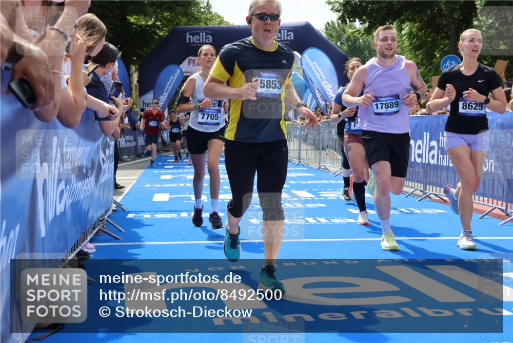29.06.2025 - hella hamburg halbmarathon Strokosch-Dieckow http://msf.ph/oto/8492500 29.06.2025 11:31:05 Ziel 1534, 4008, 4010, 4096, 4162, 4605, 5343, 5546, 5581, 6573, 7535, 7705, 7816, 8388, 8625, 9010, 9448, 10203, 10393, 11225, 11362, 11462, 11783, 12936, 14013, 14191, 15739, 15789, 15853, 16001, 17073, 17118, 17591, 17889 meine-sportfotos.de