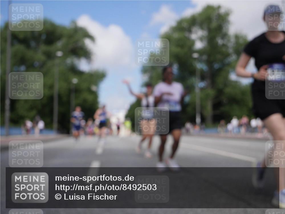29.06.2025 - hella hamburg halbmarathon Luisa Fischer http://msf.ph/oto/8492503 29.06.2025 11:32:27 Kennedybrücke 1960, 3931, 5651, 8686, 8732, 9140 meine-sportfotos.de