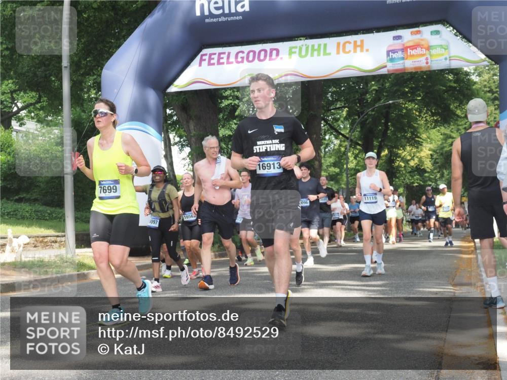 29.06.2025 - hella hamburg halbmarathon KatJ http://msf.ph/oto/8492529 29.06.2025 11:38:39 Zwischen KM18-KM19 2862, 2998, 3077, 3121, 6623, 7691, 7699, 7992, 8158 meine-sportfotos.de