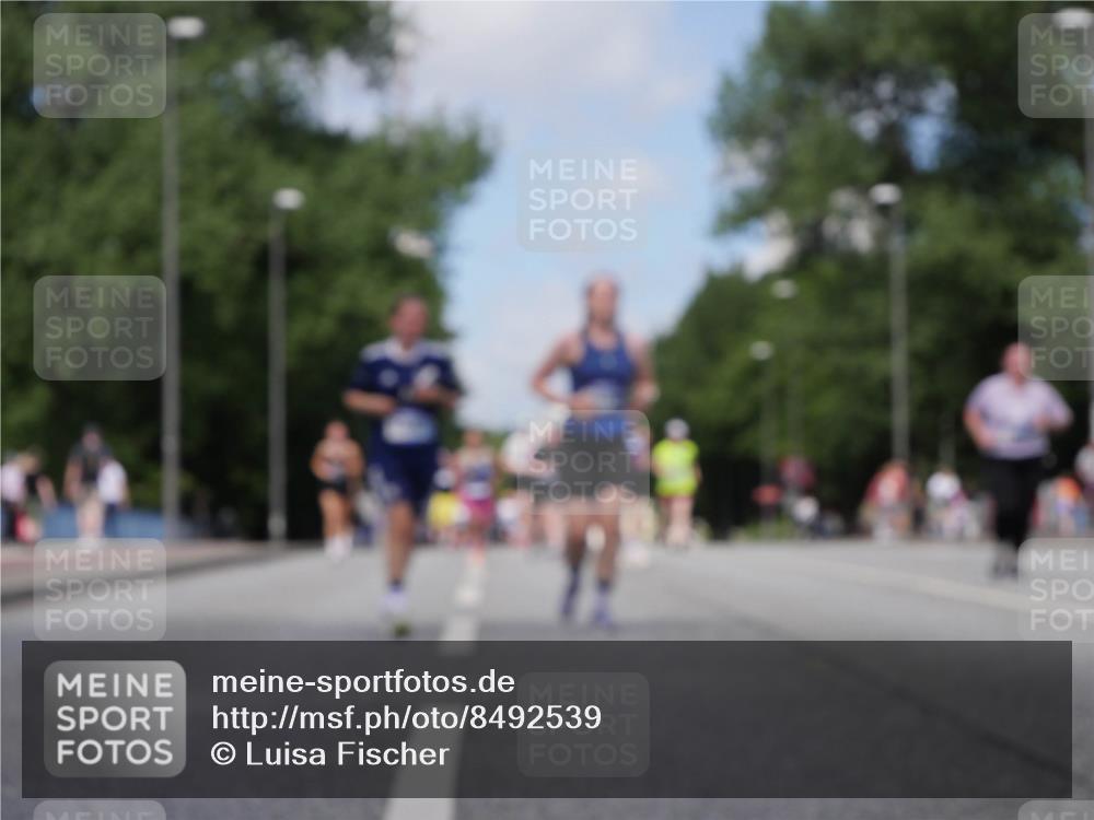 29.06.2025 - hella hamburg halbmarathon Luisa Fischer http://msf.ph/oto/8492539 29.06.2025 11:32:29 Kennedybrücke 1960, 5651, 8686, 8732 meine-sportfotos.de