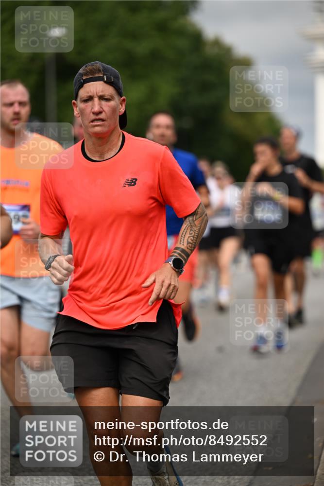 29.06.2025 - hella hamburg halbmarathon Dr. Thomas Lammeyer http://msf.ph/oto/8492552 29.06.2025 10:22:16 Kennedybrücke 1067, 1268, 1298, 1477, 1554, 1641, 1820, 1982, 2087, 2147, 2305, 2548, 2634, 3125, 3482, 3977, 4194, 4738, 4804, 5002, 5023, 5290, 5294, 5909, 6332, 7094, 7160, 7413, 7641, 7649, 7838, 7882, 7883, 8144, 8248, 9539, 9586, 9717, 9734, 9798, 9834, 9844, 10174, 10332, 10659, 10831, 10908, 10946, 11352 meine-sportfotos.de