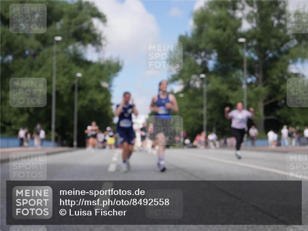 29.06.2025 - hella hamburg halbmarathon Luisa Fischer http://msf.ph/oto/8492558 29.06.2025 11:32:30 Kennedybrücke 1960, 5651, 8686, 8732 meine-sportfotos.de