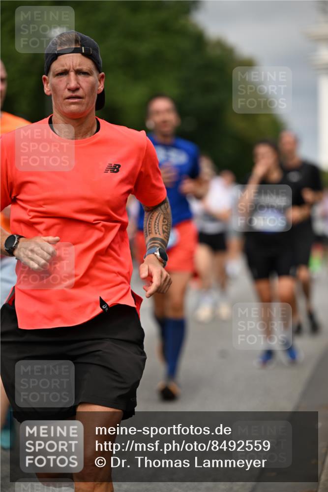29.06.2025 - hella hamburg halbmarathon Dr. Thomas Lammeyer http://msf.ph/oto/8492559 29.06.2025 10:22:16 Kennedybrücke 1067, 1268, 1298, 1477, 1554, 1641, 1820, 1982, 2087, 2147, 2305, 2548, 2634, 3125, 3482, 3977, 4194, 4738, 4804, 5002, 5023, 5290, 5294, 5909, 6332, 7094, 7160, 7413, 7641, 7649, 7838, 7882, 7883, 8144, 8248, 9539, 9586, 9717, 9734, 9798, 9834, 9844, 10174, 10332, 10659, 10831, 10908, 10946, 11352 meine-sportfotos.de