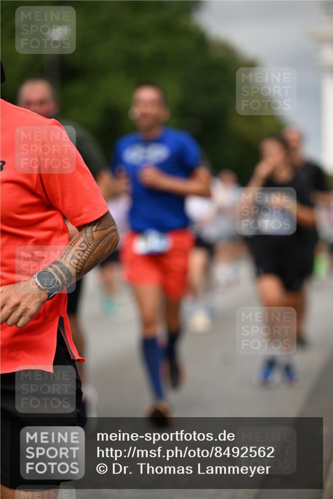29.06.2025 - hella hamburg halbmarathon Dr. Thomas Lammeyer http://msf.ph/oto/8492562 29.06.2025 10:22:16 Kennedybrücke 1067, 1268, 1298, 1477, 1554, 1641, 1820, 1982, 2087, 2147, 2305, 2548, 2634, 3125, 3482, 3977, 4194, 4738, 4804, 5002, 5023, 5290, 5294, 5909, 6332, 7094, 7160, 7413, 7641, 7649, 7838, 7882, 7883, 8144, 8248, 9539, 9586, 9717, 9734, 9798, 9834, 9844, 10174, 10332, 10659, 10831, 10908, 10946, 11352 meine-sportfotos.de