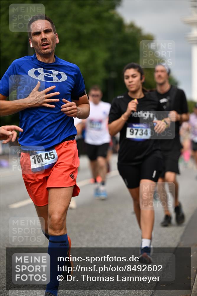 29.06.2025 - hella hamburg halbmarathon Dr. Thomas Lammeyer http://msf.ph/oto/8492602 29.06.2025 10:22:17 Kennedybrücke 1067, 1268, 1298, 1477, 1554, 1641, 1820, 1982, 2087, 2147, 2305, 2548, 2634, 3125, 3482, 3977, 4194, 4738, 4804, 5023, 5290, 5294, 5909, 6332, 7094, 7160, 7413, 7641, 7649, 7838, 7882, 7883, 8248, 9539, 9586, 9717, 9734, 9798, 9834, 9844, 10174, 10332, 10659, 10831, 10908, 10946, 11352 meine-sportfotos.de