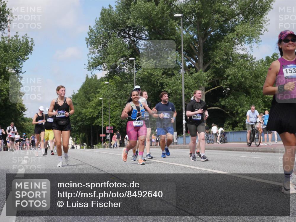 29.06.2025 - hella hamburg halbmarathon Luisa Fischer http://msf.ph/oto/8492640 29.06.2025 11:32:38 Kennedybrücke 12197, 14438, 039, 0397, 5681, 9440, 153, 1960, 5681, 9440, 10397, 10398, 10643 meine-sportfotos.de
