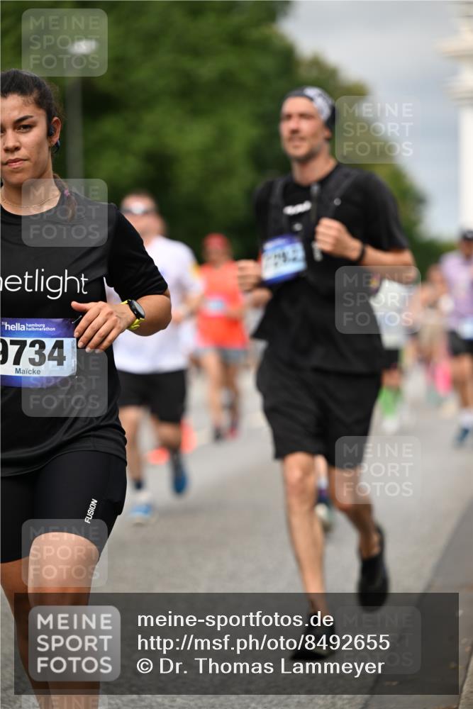 29.06.2025 - hella hamburg halbmarathon Dr. Thomas Lammeyer http://msf.ph/oto/8492655 29.06.2025 10:22:19 Kennedybrücke 1067, 1268, 1298, 1477, 1641, 1820, 1982, 2087, 2147, 2305, 2548, 2634, 3125, 3482, 3977, 4194, 4738, 4804, 5023, 5290, 5294, 5909, 6332, 7094, 7160, 7413, 7641, 7649, 7838, 7882, 7883, 8248, 9539, 9586, 9717, 9734, 9834, 9844, 10174, 10332, 10659, 10831, 10908, 10946, 11352 meine-sportfotos.de