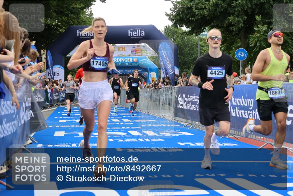 29.06.2025 - hella hamburg halbmarathon Strokosch-Dieckow http://msf.ph/oto/8492667 29.06.2025 10:44:54 Ziel 1171, 1424, 1520, 2098, 2890, 3004, 3098, 4425, 4915, 7056, 7167, 7325, 7843, 9030, 9720, 12161, 15334, 16058, 16834, 17381, 17382, 17406, 17544, 18055, 18631, 19207, 19210 meine-sportfotos.de
