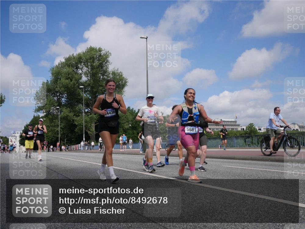29.06.2025 - hella hamburg halbmarathon Luisa Fischer http://msf.ph/oto/8492678 29.06.2025 11:32:42 Kennedybrücke 12197, 14437, 4438, 10643, 5681, 40, 5681, 9440, 10397, 10398, 10643, 10671 meine-sportfotos.de
