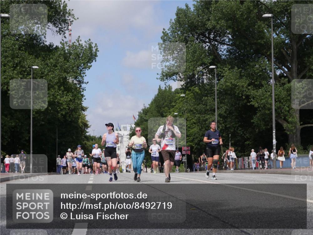 29.06.2025 - hella hamburg halbmarathon Luisa Fischer http://msf.ph/oto/8492719 29.06.2025 11:32:50 Kennedybrücke 5393, 2642, 5491, 9991, 2642, 5393, 10671 meine-sportfotos.de