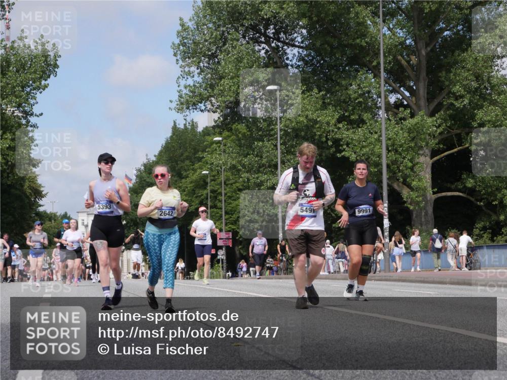29.06.2025 - hella hamburg halbmarathon Luisa Fischer http://msf.ph/oto/8492747 29.06.2025 11:32:53 Kennedybrücke 322, 5393, 2642, 5491, 9991, 2642, 5393, 5491, 9991, 10671 meine-sportfotos.de