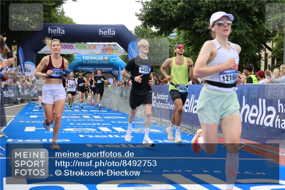 29.06.2025 - hella hamburg halbmarathon Strokosch-Dieckow http://msf.ph/oto/8492753 29.06.2025 10:44:53 Ziel 1171, 1424, 1520, 1941, 2098, 2890, 3004, 3098, 3785, 4425, 4915, 7056, 7167, 7325, 9030, 9720, 12161, 16058, 16834, 17381, 17382, 17406, 17544, 18055, 18631, 19207, 19210 meine-sportfotos.de