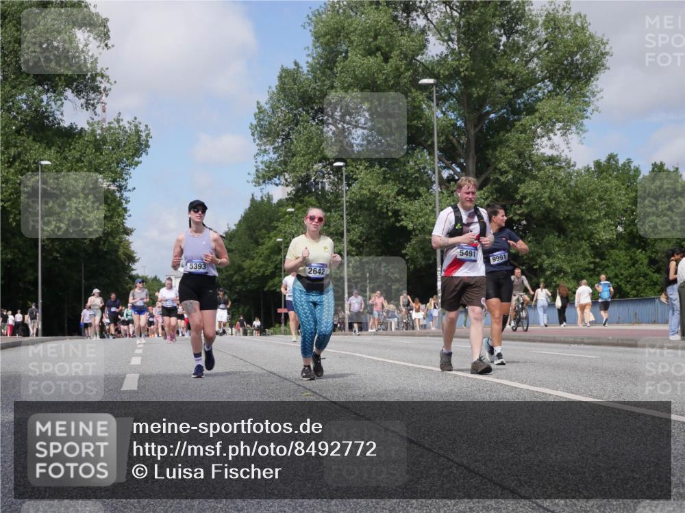 29.06.2025 - hella hamburg halbmarathon Luisa Fischer http://msf.ph/oto/8492772 29.06.2025 11:32:55 Kennedybrücke 5393, 2642, 5491, 9991, 2642, 5393, 5491, 9991, 10671 meine-sportfotos.de
