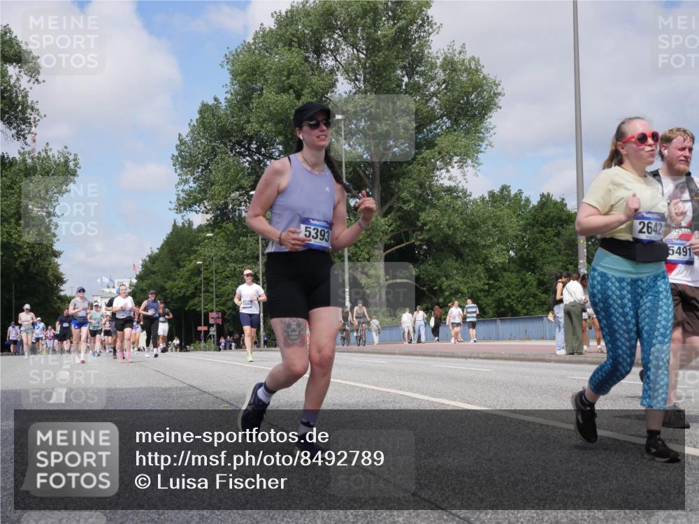 29.06.2025 - hella hamburg halbmarathon Luisa Fischer http://msf.ph/oto/8492789 29.06.2025 11:32:58 Kennedybrücke 1322, 5393, 2642, 5491, 2642, 5393, 5491, 9991 meine-sportfotos.de