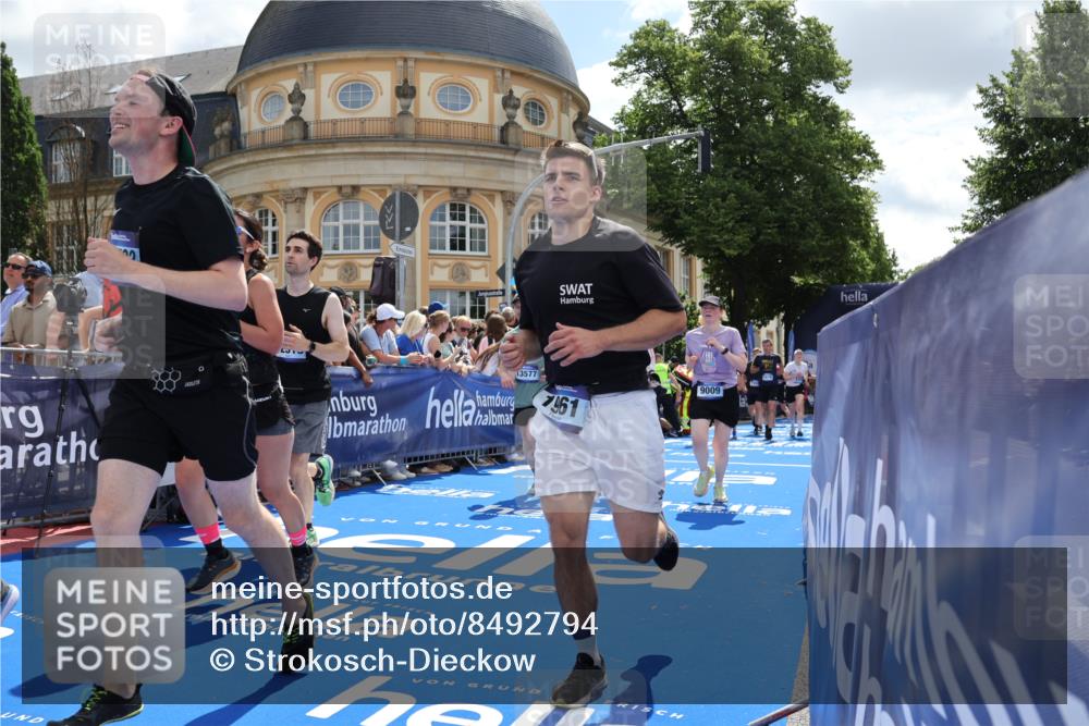 29.06.2025 - hella hamburg halbmarathon Strokosch-Dieckow http://msf.ph/oto/8492794 29.06.2025 11:44:31 Ziel 1337, 1721, 1961, 5229, 5876, 6250, 6363, 6866, 7350, 7431, 9009, 10617, 11087, 11229, 12318, 12409, 13577, 13600, 13602, 15715, 16449, 16450, 16782, 17203, 17368 meine-sportfotos.de
