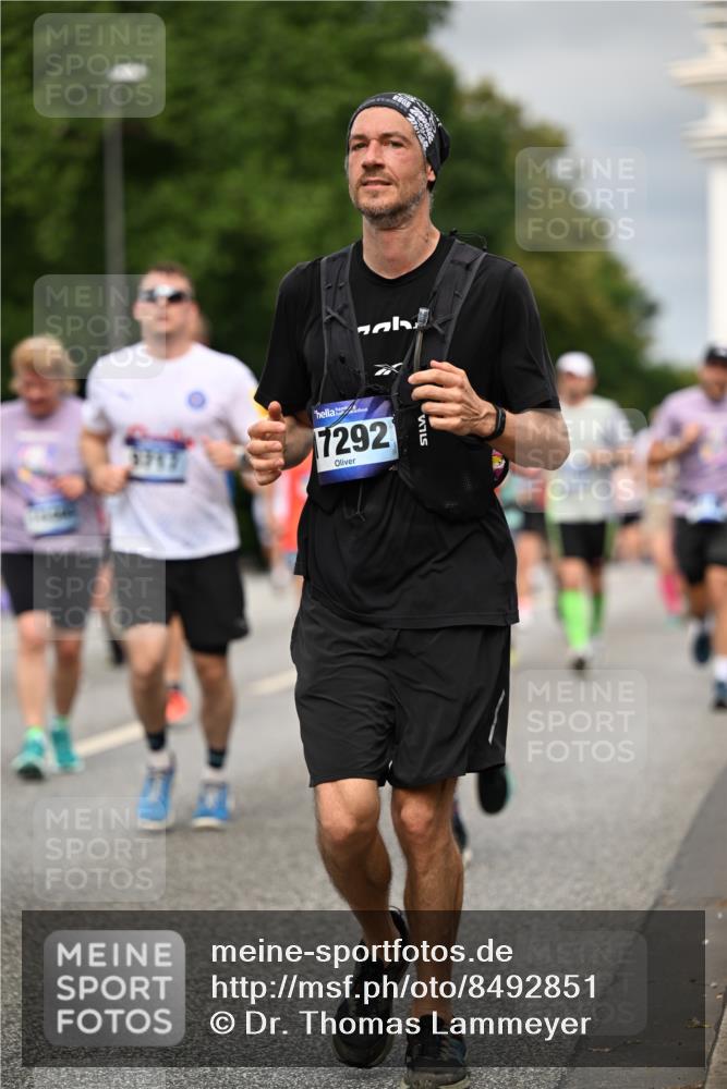 29.06.2025 - hella hamburg halbmarathon Dr. Thomas Lammeyer http://msf.ph/oto/8492851 29.06.2025 10:22:19 Kennedybrücke 1067, 1268, 1298, 1477, 1641, 1820, 1982, 2087, 2147, 2305, 2548, 2634, 3125, 3482, 3977, 4194, 4738, 4804, 5023, 5290, 5294, 5909, 6332, 7094, 7160, 7413, 7641, 7649, 7838, 7882, 7883, 8248, 9539, 9586, 9717, 9734, 9834, 9844, 10174, 10332, 10659, 10831, 10908, 10946, 11352 meine-sportfotos.de