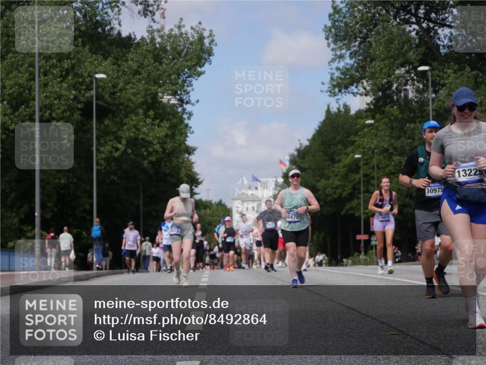 29.06.2025 - hella hamburg halbmarathon Luisa Fischer http://msf.ph/oto/8492864 29.06.2025 11:33:06 Kennedybrücke 8470, 16875, 6813, 10975, 13225, 8470 meine-sportfotos.de