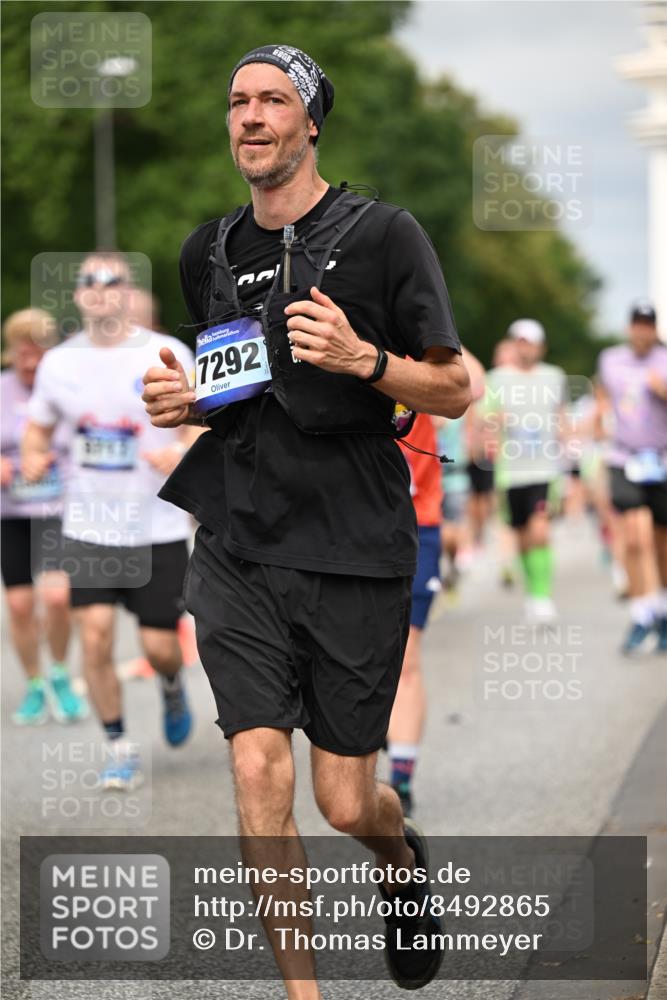 29.06.2025 - hella hamburg halbmarathon Dr. Thomas Lammeyer http://msf.ph/oto/8492865 29.06.2025 10:22:19 Kennedybrücke 1067, 1268, 1298, 1477, 1641, 1820, 1982, 2087, 2147, 2305, 2548, 2634, 3125, 3482, 3977, 4194, 4738, 4804, 5023, 5290, 5294, 5909, 6332, 7094, 7160, 7413, 7641, 7649, 7838, 7882, 7883, 8248, 9539, 9586, 9717, 9734, 9834, 9844, 10174, 10332, 10659, 10831, 10908, 10946, 11352 meine-sportfotos.de