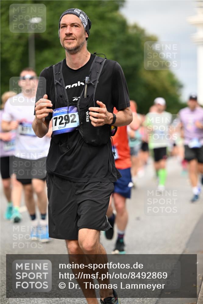 29.06.2025 - hella hamburg halbmarathon Dr. Thomas Lammeyer http://msf.ph/oto/8492869 29.06.2025 10:22:20 Kennedybrücke 1067, 1268, 1298, 1477, 1641, 1820, 1982, 2087, 2147, 2305, 2548, 2634, 3125, 3482, 3977, 4194, 4738, 4804, 5023, 5290, 5909, 6332, 7094, 7160, 7413, 7641, 7649, 7838, 7882, 7883, 8248, 9539, 9586, 9717, 9734, 9834, 9844, 10174, 10332, 10659, 10831, 10908, 10946, 11352 meine-sportfotos.de