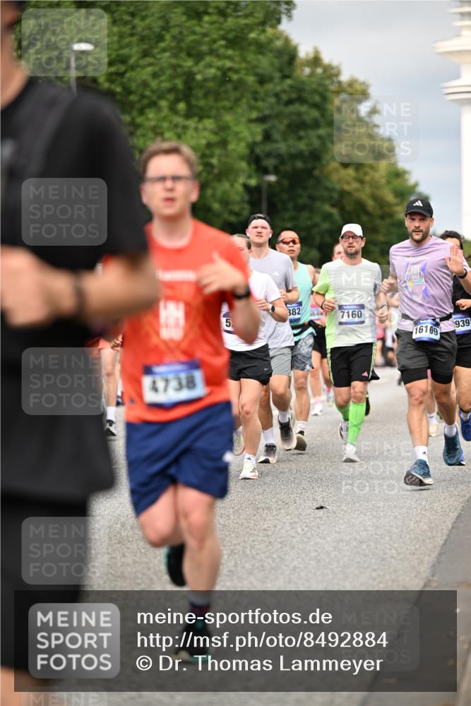 29.06.2025 - hella hamburg halbmarathon Dr. Thomas Lammeyer http://msf.ph/oto/8492884 29.06.2025 10:22:20 Kennedybrücke 1067, 1268, 1298, 1477, 1641, 1820, 1982, 2087, 2147, 2305, 2548, 2634, 3125, 3482, 3977, 4194, 4738, 4804, 5023, 5290, 5909, 6332, 7094, 7160, 7413, 7641, 7649, 7838, 7882, 7883, 8248, 9539, 9586, 9717, 9734, 9834, 9844, 10174, 10332, 10659, 10831, 10908, 10946, 11352 meine-sportfotos.de