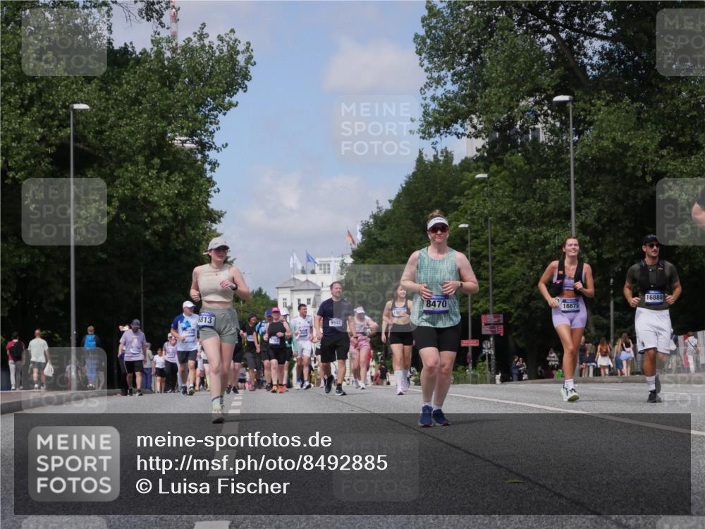 29.06.2025 - hella hamburg halbmarathon Luisa Fischer http://msf.ph/oto/8492885 29.06.2025 11:33:08 Kennedybrücke 6813, 7782, 9942, 8470, 16875, 16880, 6813, 8470 meine-sportfotos.de