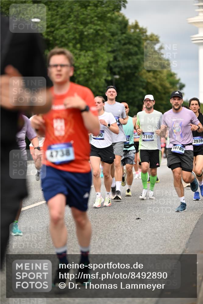 29.06.2025 - hella hamburg halbmarathon Dr. Thomas Lammeyer http://msf.ph/oto/8492890 29.06.2025 10:22:20 Kennedybrücke 1067, 1268, 1298, 1477, 1641, 1820, 1982, 2087, 2147, 2305, 2548, 2634, 3125, 3482, 3977, 4194, 4738, 4804, 5023, 5290, 5909, 6332, 7094, 7160, 7413, 7641, 7649, 7838, 7882, 7883, 8248, 9539, 9586, 9717, 9734, 9834, 9844, 10174, 10332, 10659, 10831, 10908, 10946, 11352 meine-sportfotos.de