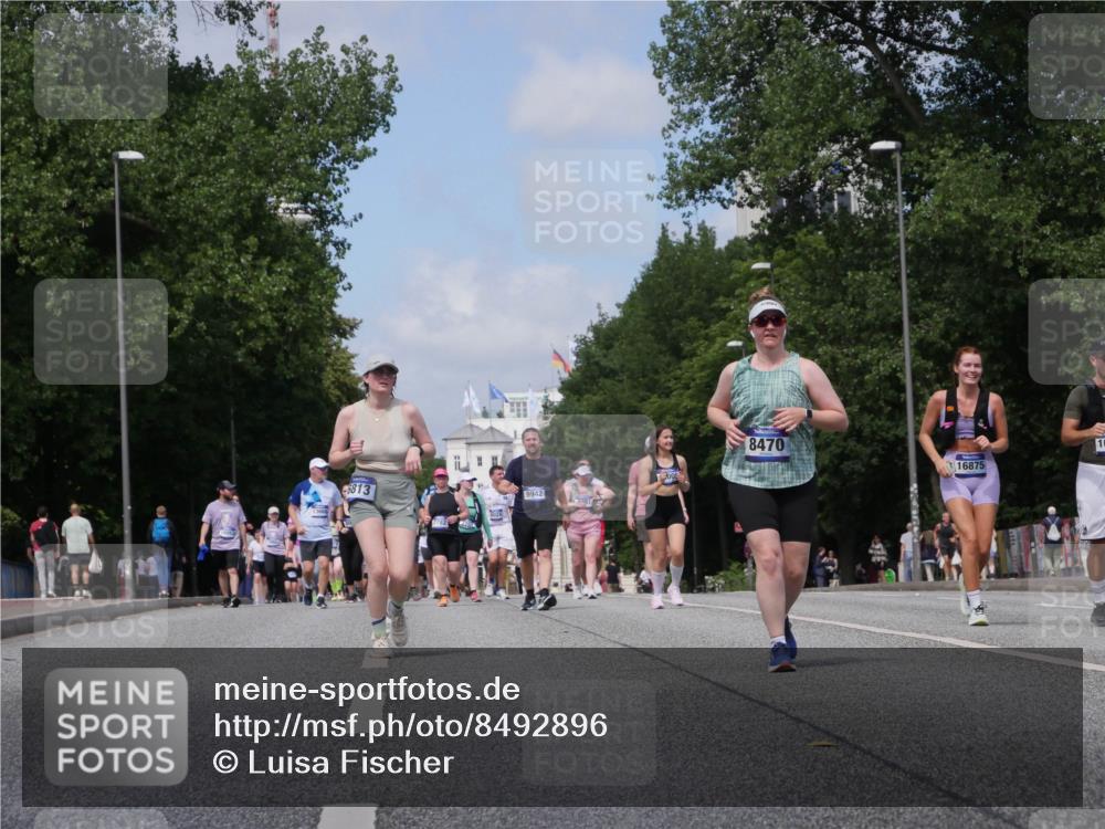 29.06.2025 - hella hamburg halbmarathon Luisa Fischer http://msf.ph/oto/8492896 29.06.2025 11:33:09 Kennedybrücke 6813, 9942, 8470, 16875, 6813, 8470 meine-sportfotos.de