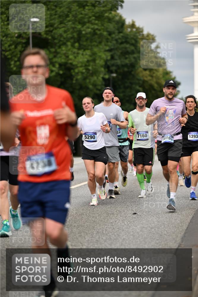 29.06.2025 - hella hamburg halbmarathon Dr. Thomas Lammeyer http://msf.ph/oto/8492902 29.06.2025 10:22:21 Kennedybrücke 1067, 1268, 1298, 1477, 1641, 1820, 1982, 2087, 2305, 2634, 3125, 3482, 3977, 4194, 4738, 4804, 5023, 5290, 5909, 6332, 7160, 7413, 7649, 7838, 7882, 7883, 8248, 9539, 9586, 9717, 9734, 9834, 9844, 10174, 10332, 10659, 10831, 10908, 10946, 11352 meine-sportfotos.de