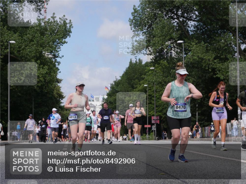 29.06.2025 - hella hamburg halbmarathon Luisa Fischer http://msf.ph/oto/8492906 29.06.2025 11:33:10 Kennedybrücke 6813, 9942, 10005, 8470, 16875, 6813, 8470 meine-sportfotos.de