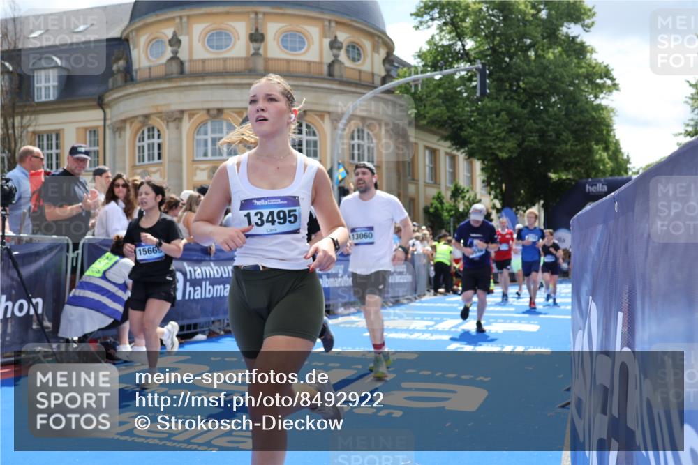 29.06.2025 - hella hamburg halbmarathon Strokosch-Dieckow http://msf.ph/oto/8492922 29.06.2025 11:44:43 Ziel 4752, 4756, 5370, 5564, 7205, 7206, 9946, 10269, 11664, 13060, 13495, 13600, 13602, 15106, 15669, 15852, 16577, 18160, 18950 meine-sportfotos.de